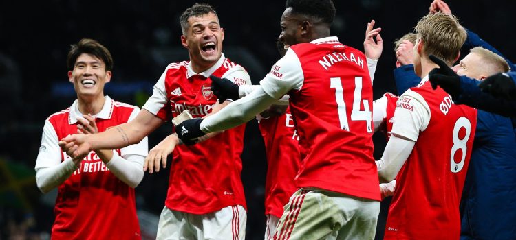 <strong>ARSENAL TOPS PREMIER LEAGUE STANDINGS, VIES FOR FIRST TITLE IN YEARS</strong>